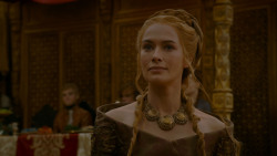 extant_GameOfThrones_4x02-TheLionAndTheRose_3936