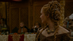 extant_GameOfThrones_4x02-TheLionAndTheRose_3939