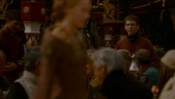 extant_GameOfThrones_4x02-TheLionAndTheRose_3943