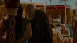extant_GameOfThrones_4x02-TheLionAndTheRose_3948