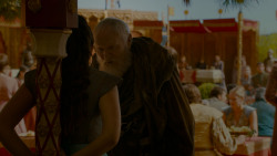 extant_GameOfThrones_4x02-TheLionAndTheRose_3950