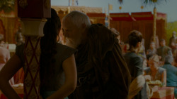 extant_GameOfThrones_4x02-TheLionAndTheRose_3951