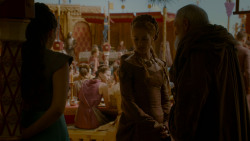 extant_GameOfThrones_4x02-TheLionAndTheRose_3959
