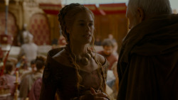 extant_GameOfThrones_4x02-TheLionAndTheRose_3997