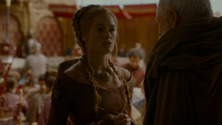 extant_GameOfThrones_4x02-TheLionAndTheRose_3998