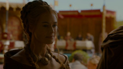 extant_GameOfThrones_4x02-TheLionAndTheRose_4047