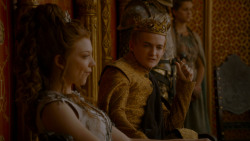 extant_GameOfThrones_4x02-TheLionAndTheRose_4068