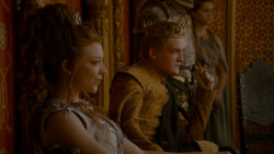extant_GameOfThrones_4x02-TheLionAndTheRose_4069