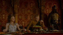 extant_GameOfThrones_4x02-TheLionAndTheRose_4102