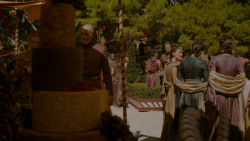 extant_GameOfThrones_4x02-TheLionAndTheRose_4109