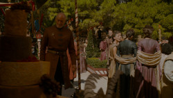 extant_GameOfThrones_4x02-TheLionAndTheRose_4110