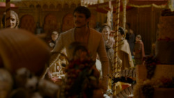 extant_GameOfThrones_4x02-TheLionAndTheRose_4113
