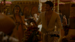 extant_GameOfThrones_4x02-TheLionAndTheRose_4114