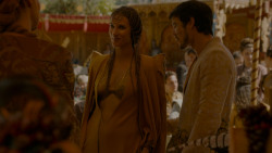 extant_GameOfThrones_4x02-TheLionAndTheRose_4145