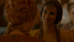 extant_GameOfThrones_4x02-TheLionAndTheRose_4149