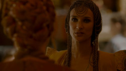 extant_GameOfThrones_4x02-TheLionAndTheRose_4163