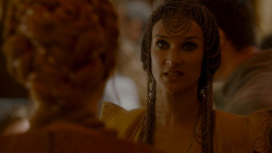 extant_GameOfThrones_4x02-TheLionAndTheRose_4165