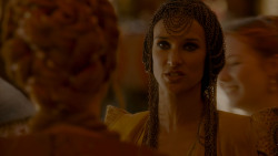 extant_GameOfThrones_4x02-TheLionAndTheRose_4168