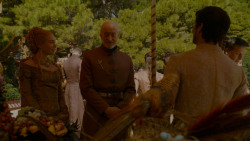 extant_GameOfThrones_4x02-TheLionAndTheRose_4204