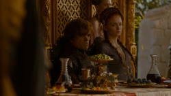 extant_GameOfThrones_4x02-TheLionAndTheRose_4297