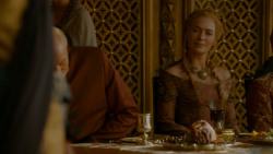 extant_GameOfThrones_4x02-TheLionAndTheRose_4300
