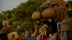 extant_GameOfThrones_4x02-TheLionAndTheRose_4335