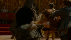 extant_GameOfThrones_4x02-TheLionAndTheRose_4354