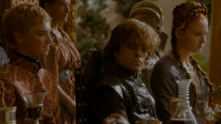 extant_GameOfThrones_4x02-TheLionAndTheRose_4385