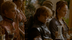 extant_GameOfThrones_4x02-TheLionAndTheRose_4386