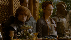extant_GameOfThrones_4x02-TheLionAndTheRose_4399
