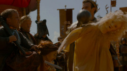 extant_GameOfThrones_4x02-TheLionAndTheRose_4404