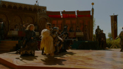 extant_GameOfThrones_4x02-TheLionAndTheRose_4410