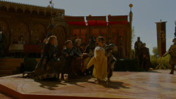 extant_GameOfThrones_4x02-TheLionAndTheRose_4412