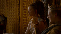 extant_GameOfThrones_4x02-TheLionAndTheRose_4426