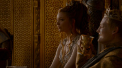 extant_GameOfThrones_4x02-TheLionAndTheRose_4427