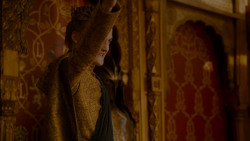 extant_GameOfThrones_4x02-TheLionAndTheRose_4512