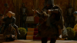 extant_GameOfThrones_4x02-TheLionAndTheRose_4519