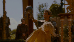 extant_GameOfThrones_4x02-TheLionAndTheRose_4521