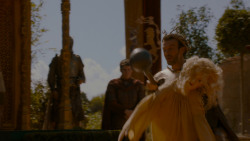 extant_GameOfThrones_4x02-TheLionAndTheRose_4522