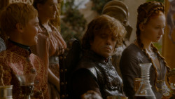 extant_GameOfThrones_4x02-TheLionAndTheRose_4545