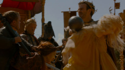 extant_GameOfThrones_4x02-TheLionAndTheRose_4567