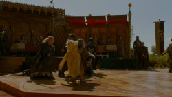 extant_GameOfThrones_4x02-TheLionAndTheRose_4573