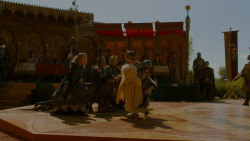 extant_GameOfThrones_4x02-TheLionAndTheRose_4574