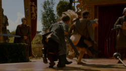 extant_GameOfThrones_4x02-TheLionAndTheRose_4592