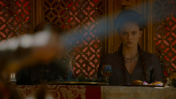 extant_GameOfThrones_4x02-TheLionAndTheRose_4602