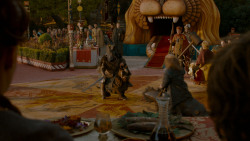 extant_GameOfThrones_4x02-TheLionAndTheRose_4607