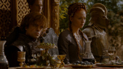 extant_GameOfThrones_4x02-TheLionAndTheRose_4625