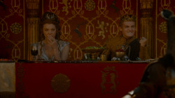 extant_GameOfThrones_4x02-TheLionAndTheRose_4633