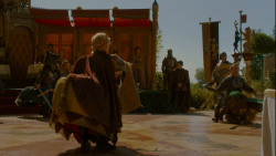 extant_GameOfThrones_4x02-TheLionAndTheRose_4639