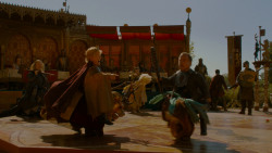 extant_GameOfThrones_4x02-TheLionAndTheRose_4645